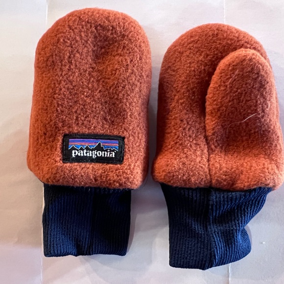 Patagonia Baby Pita Pocket Mittens, NWOT; 0-3 month size. - Picture 1 of 4